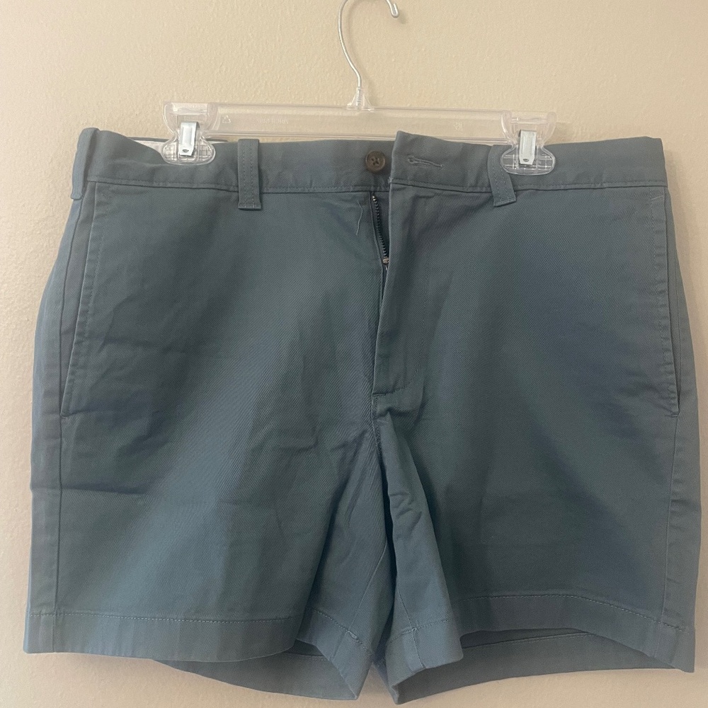 J Crew Men’s 5” inseam chino shorts 33” waist